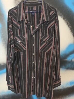 MMG Apparel Men’s Black Vertical Stripe Snap Button-Down Shirt